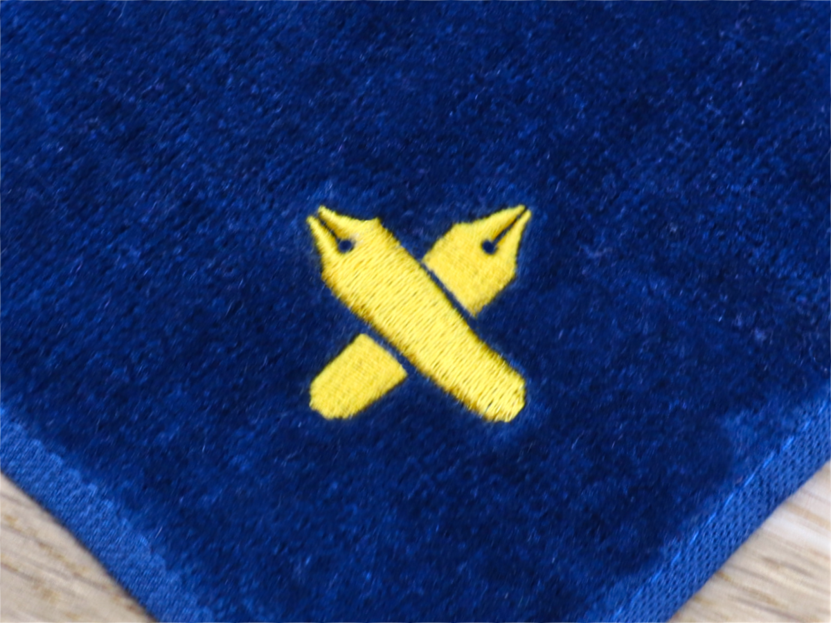 慶應義塾中等部様卒業記念品今治産シャーリング地ハンドタオルの制作事例