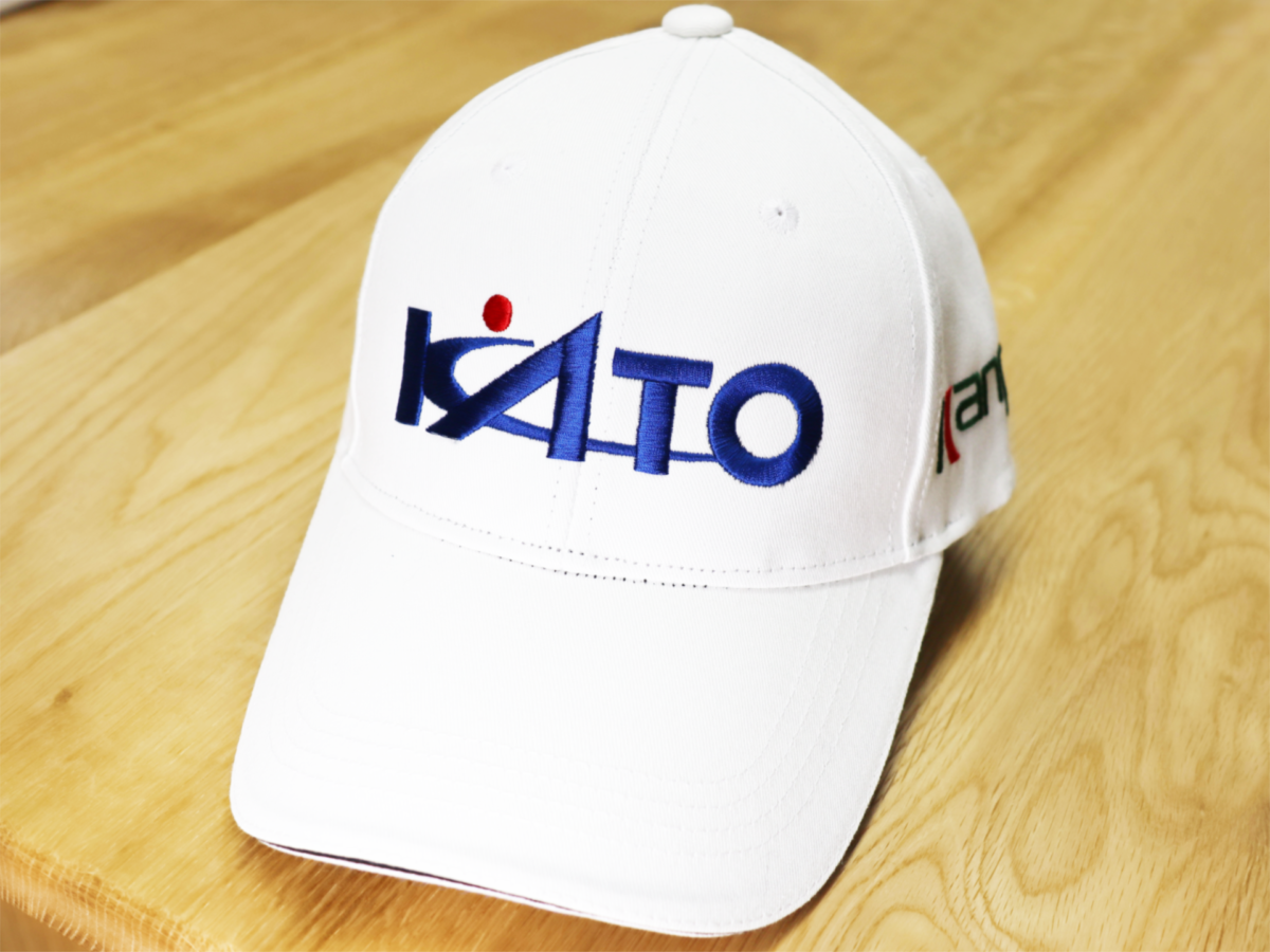 ゴルフコンペ用のキャップフロントへのロゴ刺繍