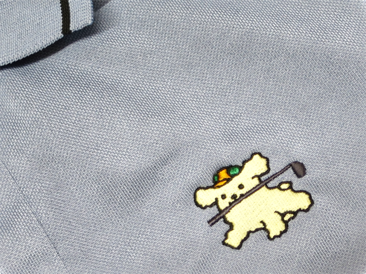 ポロシャツにキャラクター刺繍