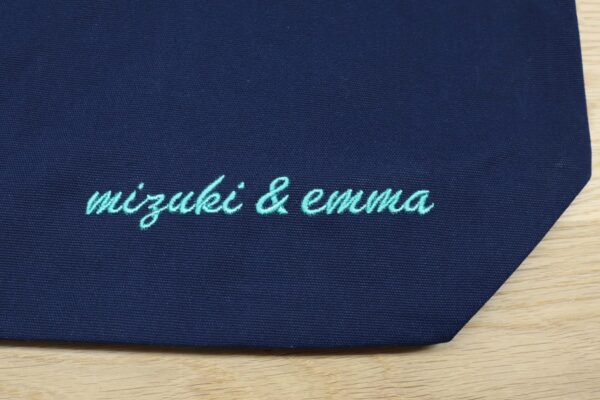 エコバッグに筆記体で名前を刺繍したオリジナル名入れエコバッグの制作実績