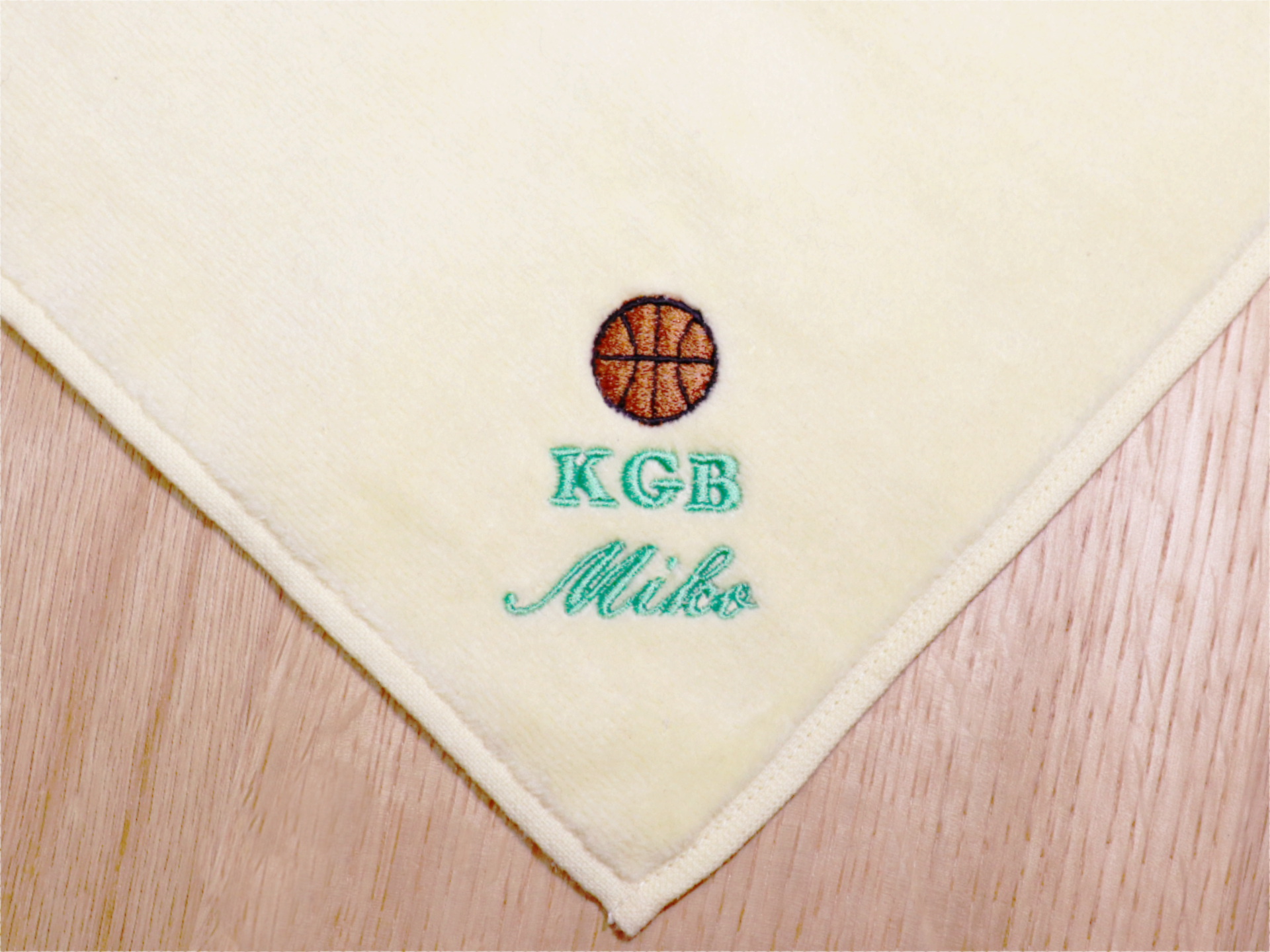 卒団・卒業記念向け刺繍｜ハンドタオルへの名入れ刺繍