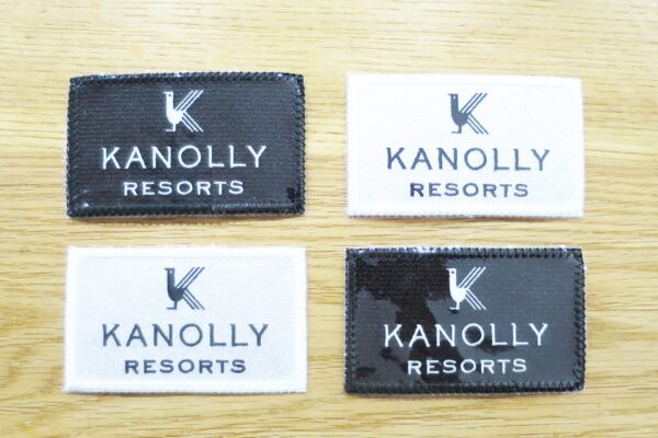 防水加工を施したロゴ入りワッペン刺繍｜白と黒の2種類の耐候仕様ワッペン