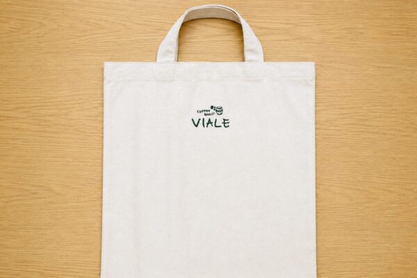 VIALE様のロゴ刺繍を施した創立記念品用オリジナルエコバッグ・お稽古バッグ向けサイズ