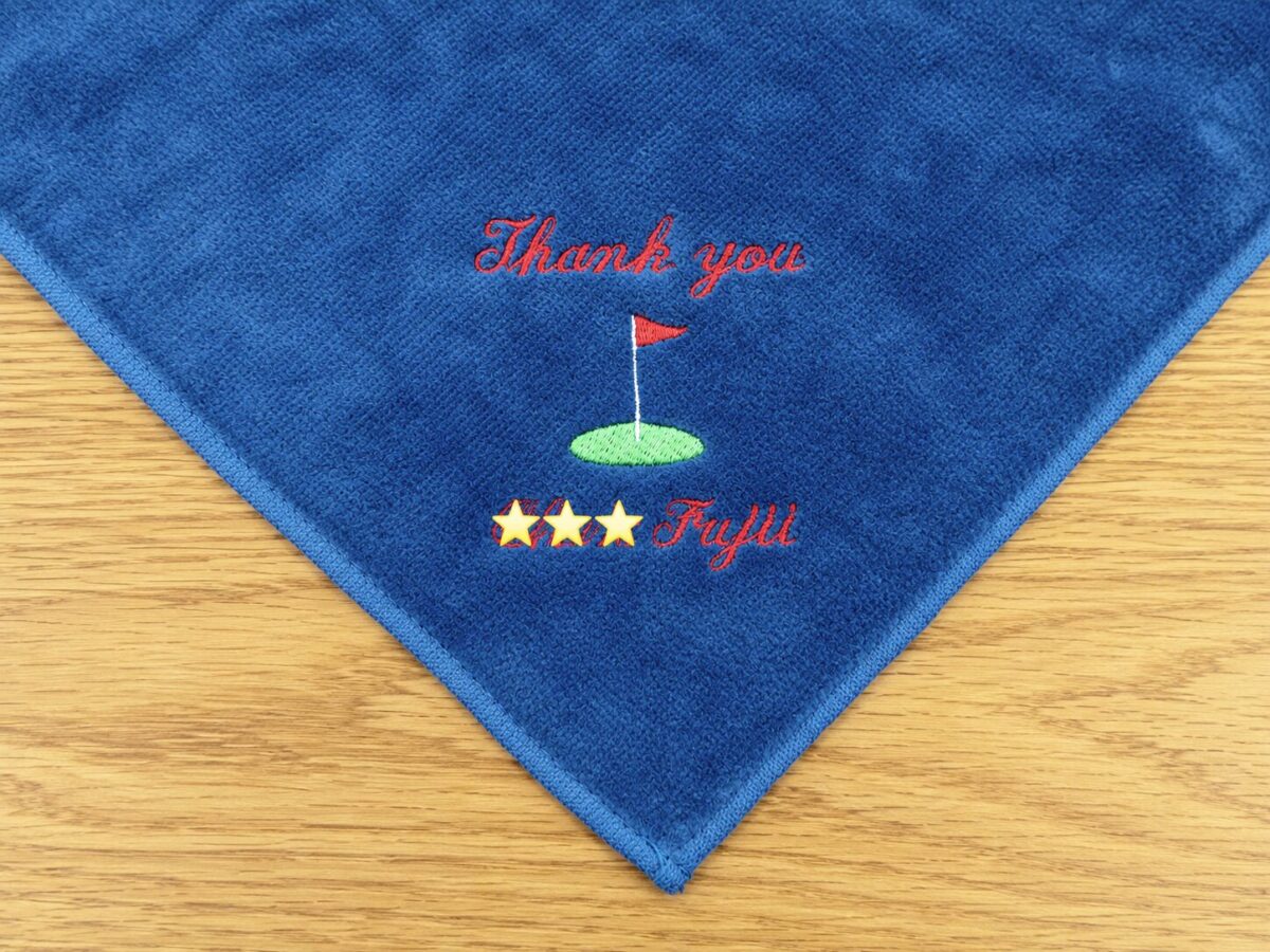 ホールインワン記念のお返し用として制作した「Thank you」刺繍入りゴルフモチーフのネイビーハンドタオル