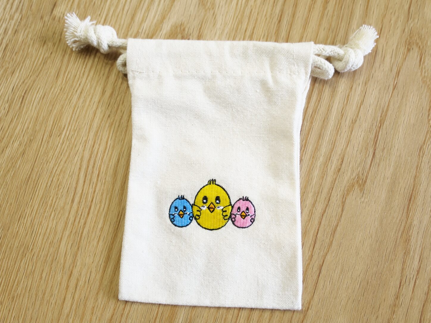 幼稚園卒園記念品｜オリジナル刺繍入り巾着袋制作事例【卒園記念・名入れ対応】