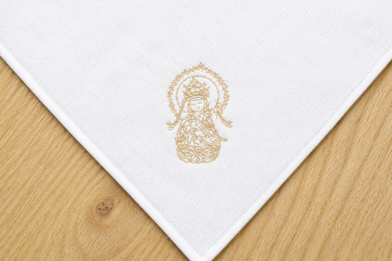 金糸による超緻密な刺繍｜細密デザインの刺繍加工事例【株式会社みなみ刺繍】