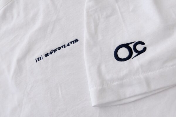 Tシャツ袖への企業ロゴ・極小文字刺繍｜小文字ロゴ刺繍・ユニフォーム刺繍｜株式会社みなみ刺繍