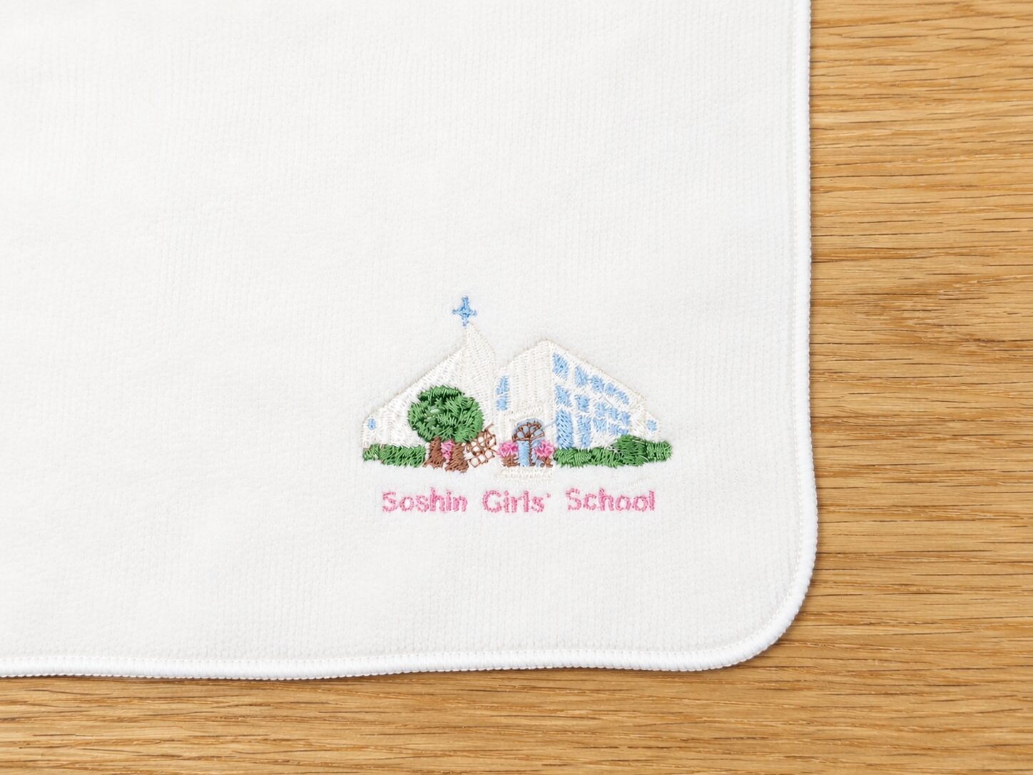 校舎デザインのオリジナル刺繍ハンドタオル｜卒園記念・学校記念品の制作事例