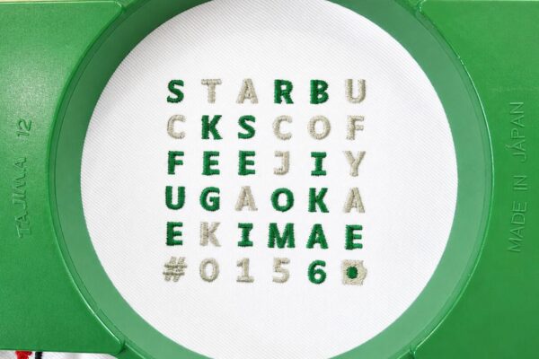 スターバックス自由が丘店様 スタッフシャツ袖へのアルファベットロゴ刺繍/ユニフォーム